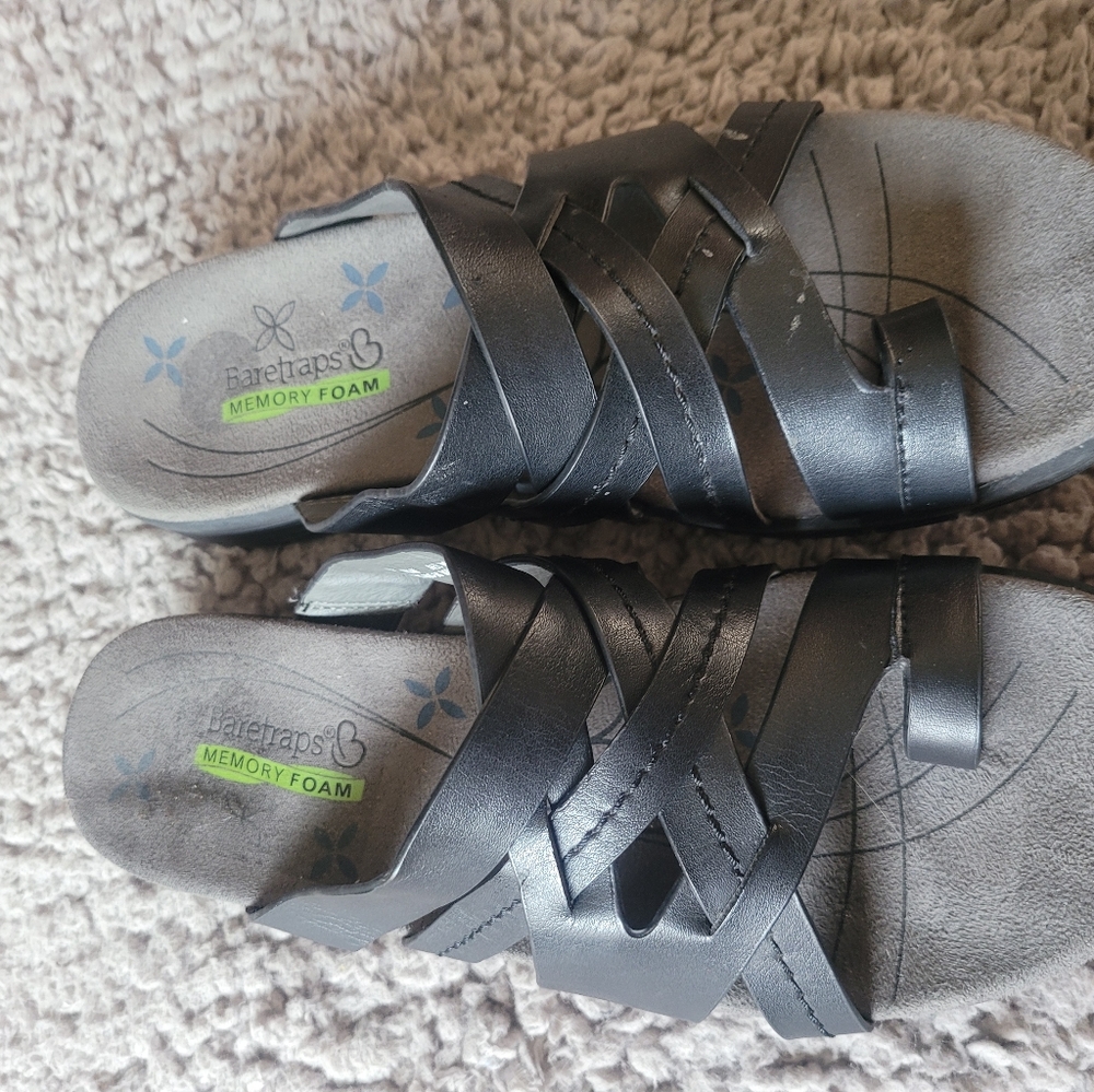 NWOT Beartraps slip on Sandals size 8
